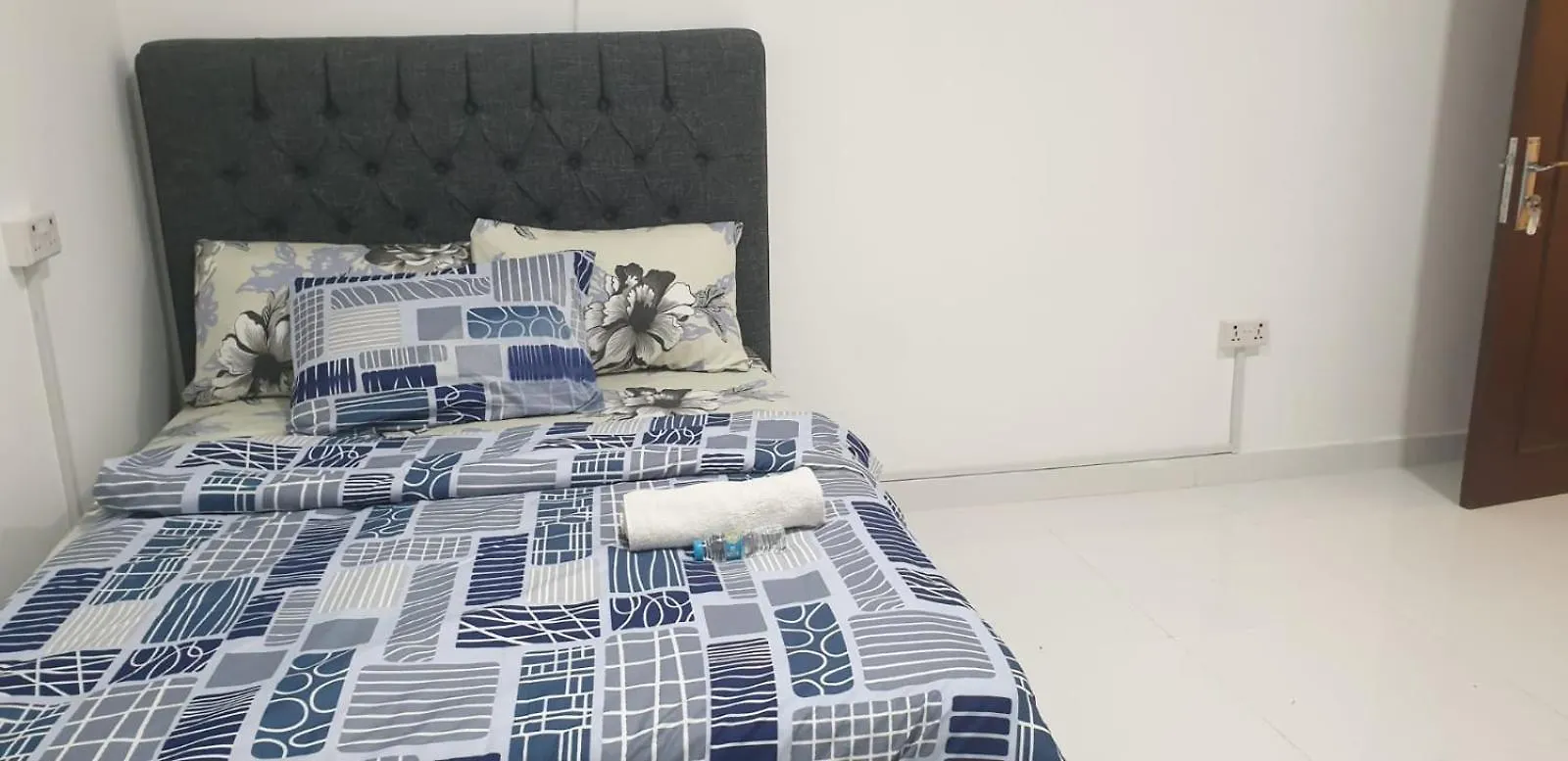 Hodinový hotel Motel Private Couples Rooms Attached Bathroom & Free Private Parking Hourly Rates Available Abú Dhabí