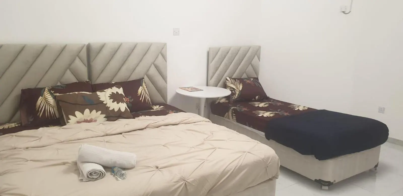 Motel Private Couples Rooms Attached Bathroom & Free Private Parking Hourly Rates Available Abú Dhabí